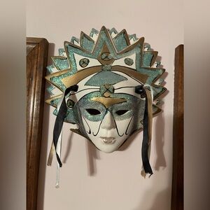 Ceramic mask wall decor with glitter